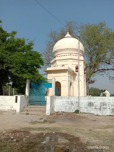Auraiya News, des heures volées au temple du village de Barua