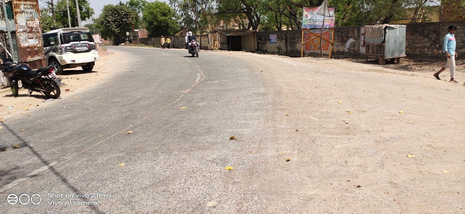 Photo 03 AURP 03 - Personne n'était près du virage dangereux sur le chemin vers Ruruganj Janata Inter College 