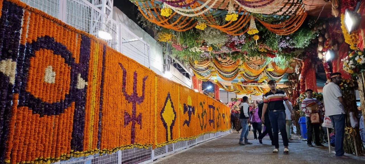 केटीऐ 11,12,13 प्यारा सजा हैं तेरा दवार भवानी प्राकृतिक गुफा व नई गुफा की गई सजावट  केटीऐ 14,15 में मार्ग क?