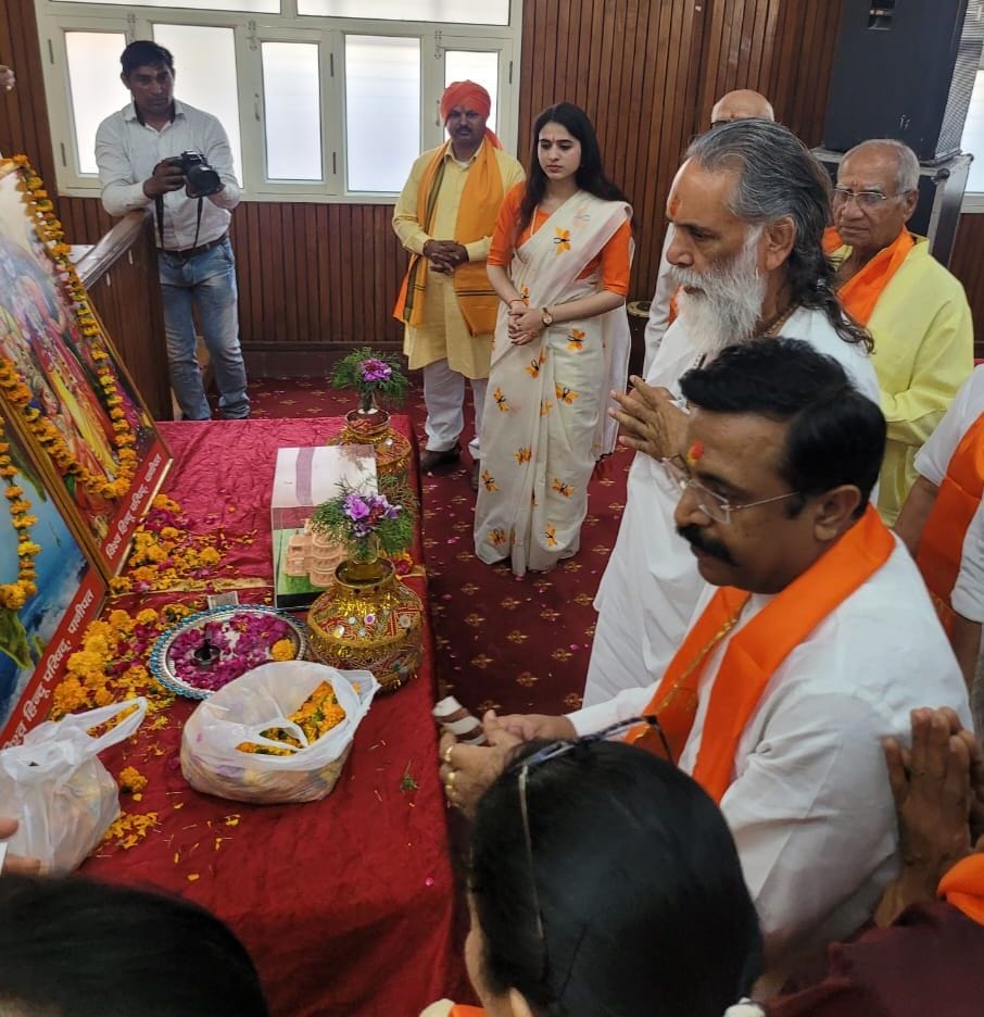 पानीपत। शोभायात्रा में पहुंचे स्वामी ज्ञानानंद महाराज। पानीपत। शोभायात्रा में पहुंचे स्वामी ज्ञानानंद महाराज।