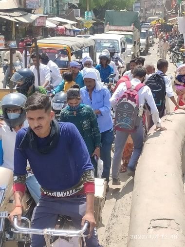 Auraiya News, deux heures de confiture sur le pont-canal de Dibiyapur, les passants Hulk