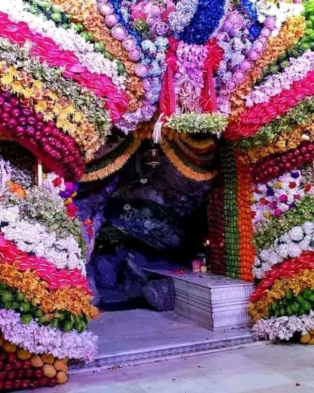 8,9,10,11चैत्र नवरात्र पर भवन में की गई सजावट 12 भवन की ओर जाते भक्त 8,9,10,11चैत्र नवरात्र पर भवन में की गई सजावट 12 भवन की ओर जाते भक्त