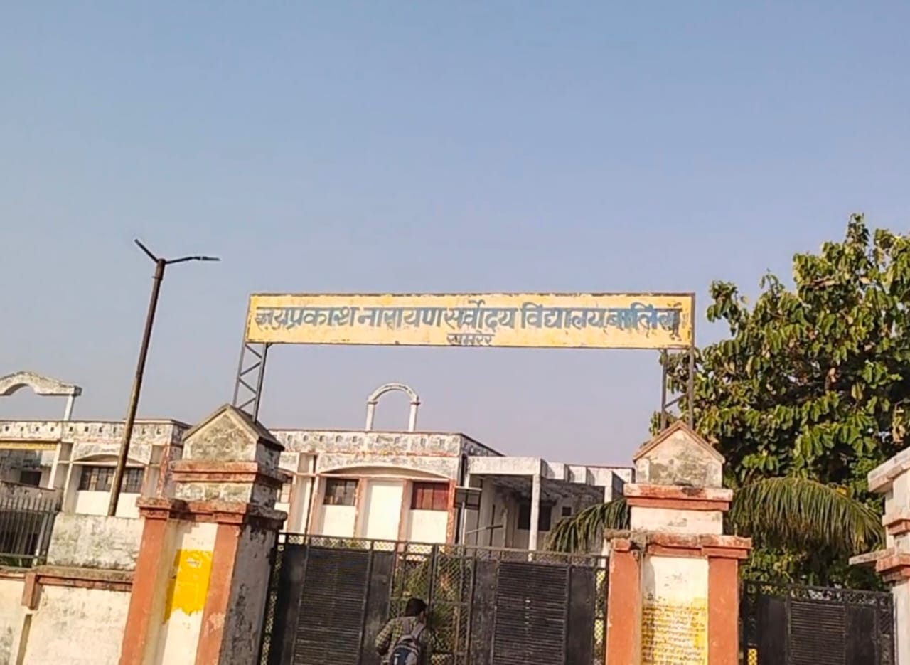 समरेर का आश्रम पद्धति आवासीय विद्यालय। संवाद