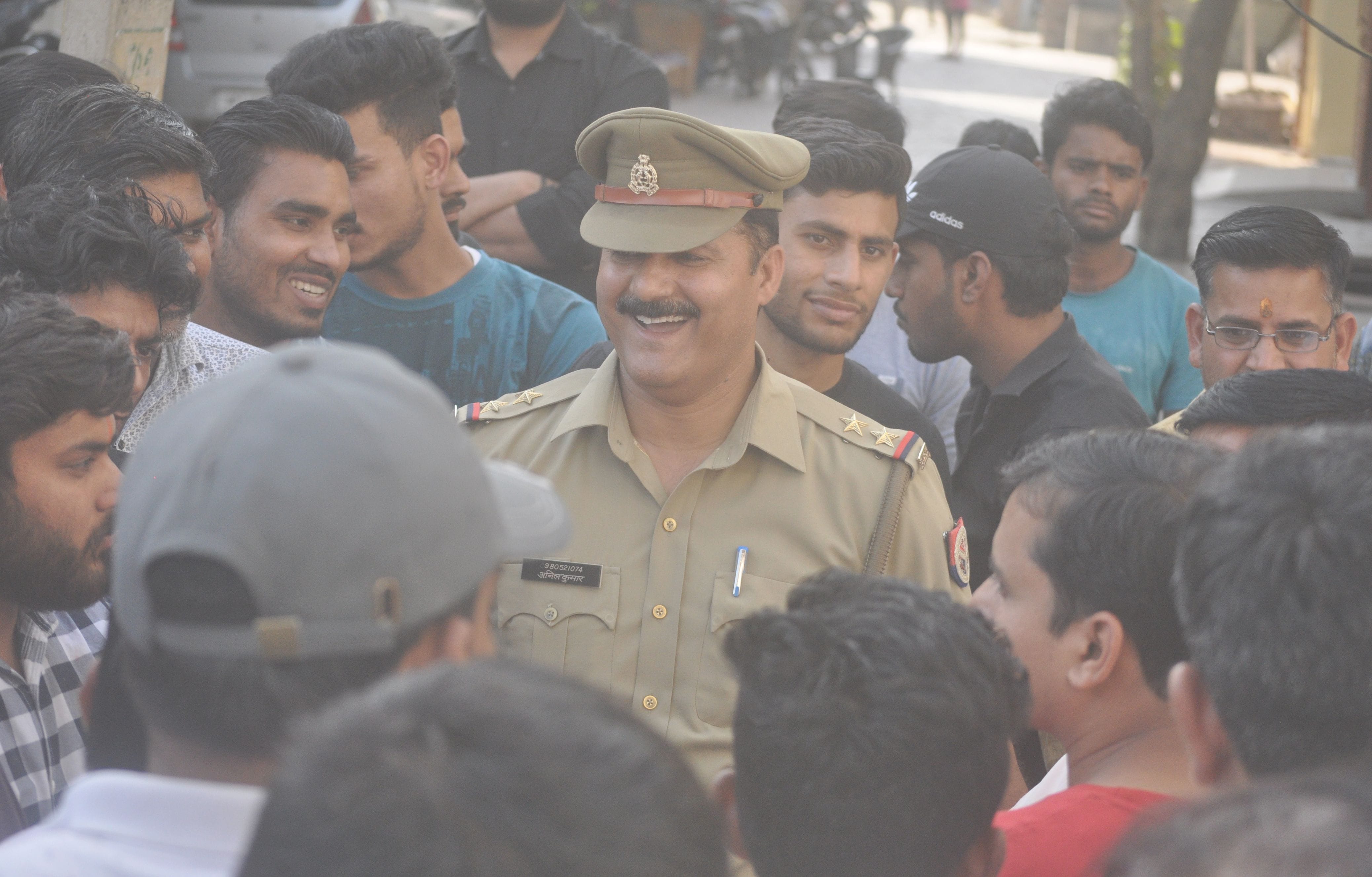 मंगलवार को इंद्रलोक कालोनी में व्यापारी के साथ गोली मारकर लूट होने के बाद पुलिस के प्रति व्यापार? मंगलवार को इंद्रलोक कालोनी में व्यापारी के साथ गोली मारकर लूट होने के बाद पुलिस के प्रति व्यापार?