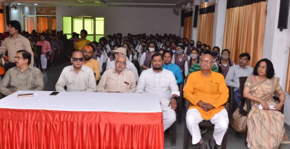 संत विवेकानंद सीनियर सेकेंडरी स्कूल में नव संवत्सर कार्यक्रम में उपस्थित अतिथि संत विवेकानंद सीनियर सेकेंडरी स्कूल में नव संवत्सर कार्यक्रम में उपस्थित अतिथि