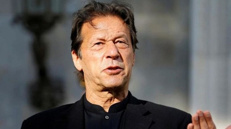 Pakistan: पाकिस्तान के रक्षा मंत्री का बड़ा खुलासा, इमरान खान ने बेच दिया भारत से मिला गोल्ड मेडल