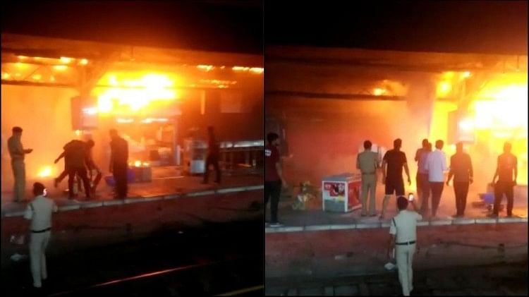 Incendie sur le toit de la plate-forme 4-5 de la gare de New Delhi