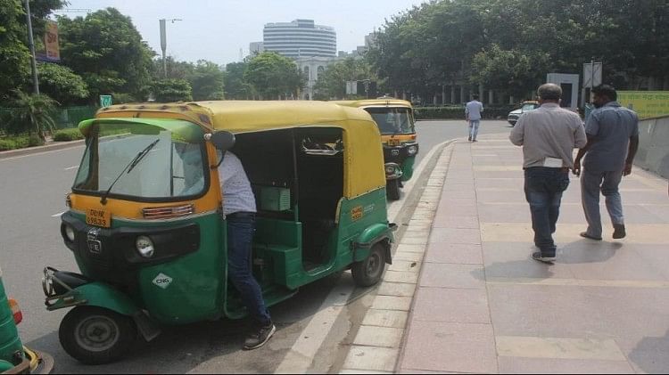 Contre la hausse des prix du GNC, les chauffeurs de taxi automatique à Delhi vont faire une grève illimitée