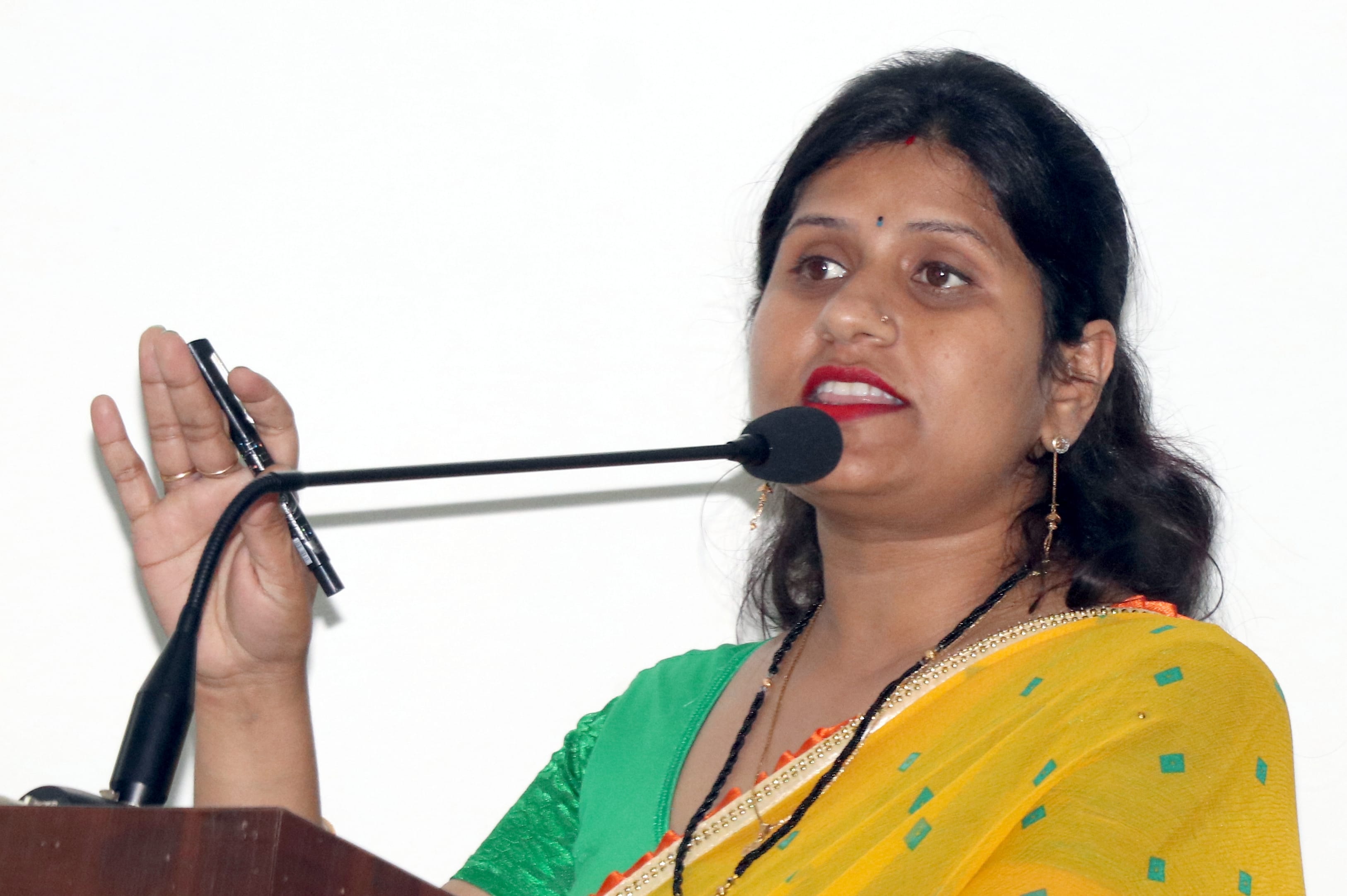 बिजनौर के विवेक कॉलेज में अमर उजाला के अपराजिता कार्यक्रम को संबोधित करती शिक्षिका शालिनी। बिजनौर के विवेक कॉलेज में अमर उजाला के अपराजिता कार्यक्रम को संबोधित करती शिक्षिका शालिनी।