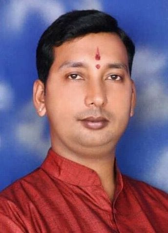 मां बाल सुंदरी देवी मंदिर के मुख्य पंडा विकास अग्निहोत्री।