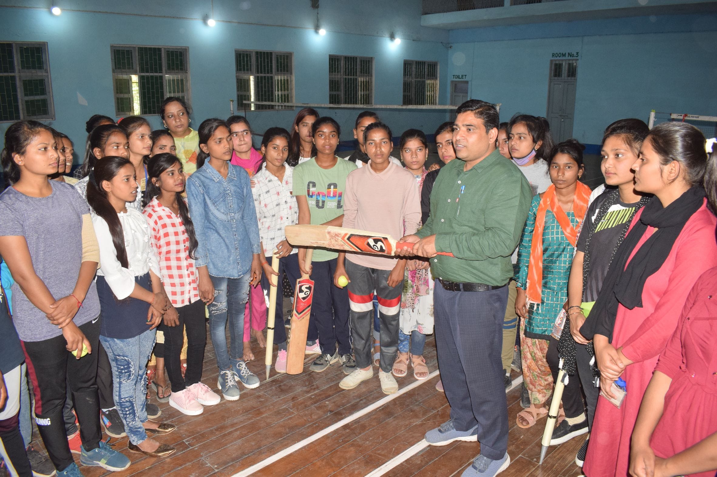 शाहजहांपुर के जीएफ में महिला क्रिकेट टीम को प्रशिक्षण दिया गया । संवाद शाहजहांपुर के जीएफ में महिला क्रिकेट टीम को प्रशिक्षण दिया गया । संवाद