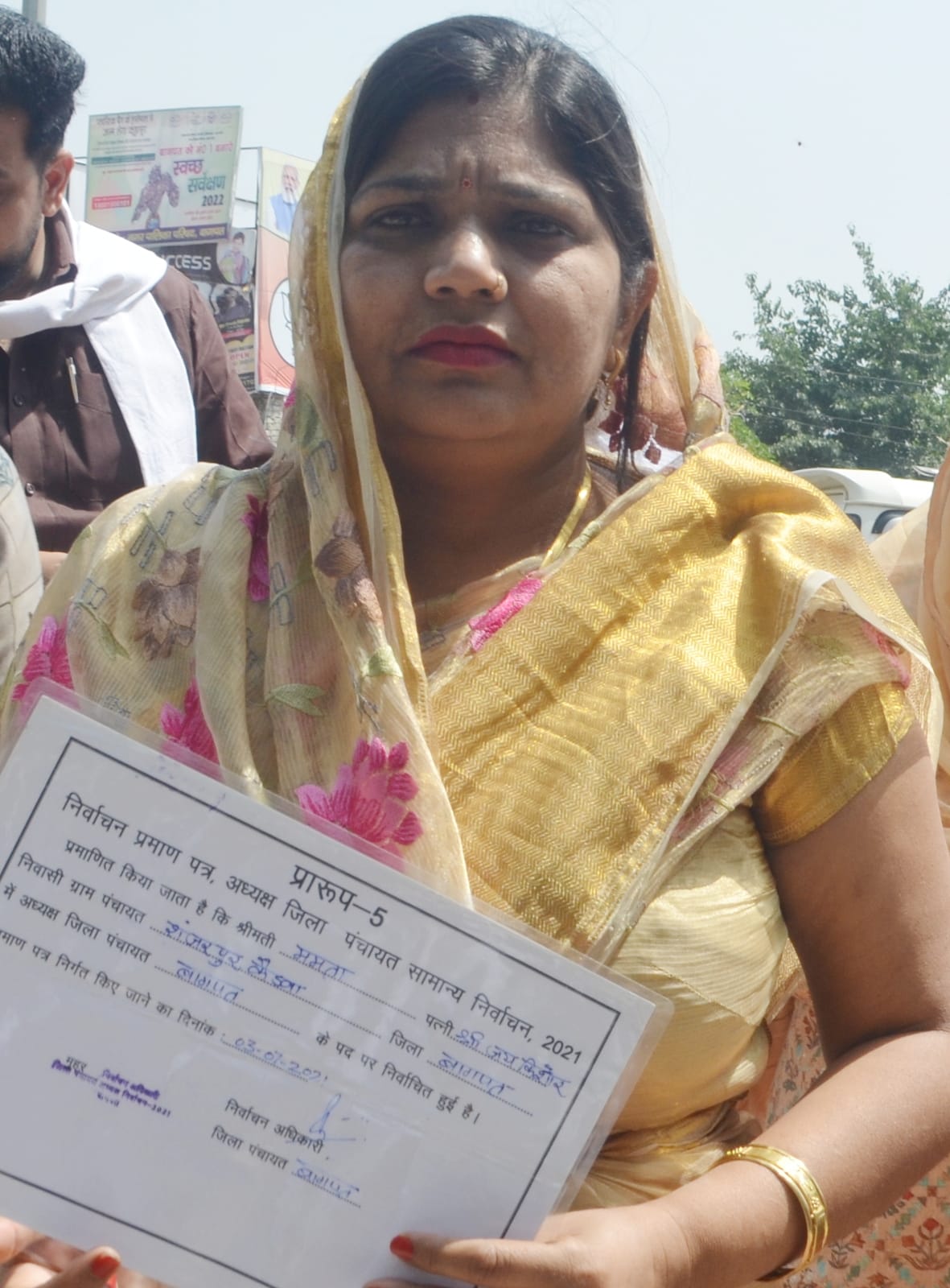 बागपत ब्लॉक में मतदान करने जाती जिला पंचायत अध्यक्ष ममता बागपत ब्लॉक में मतदान करने जाती जिला पंचायत अध्यक्ष ममता