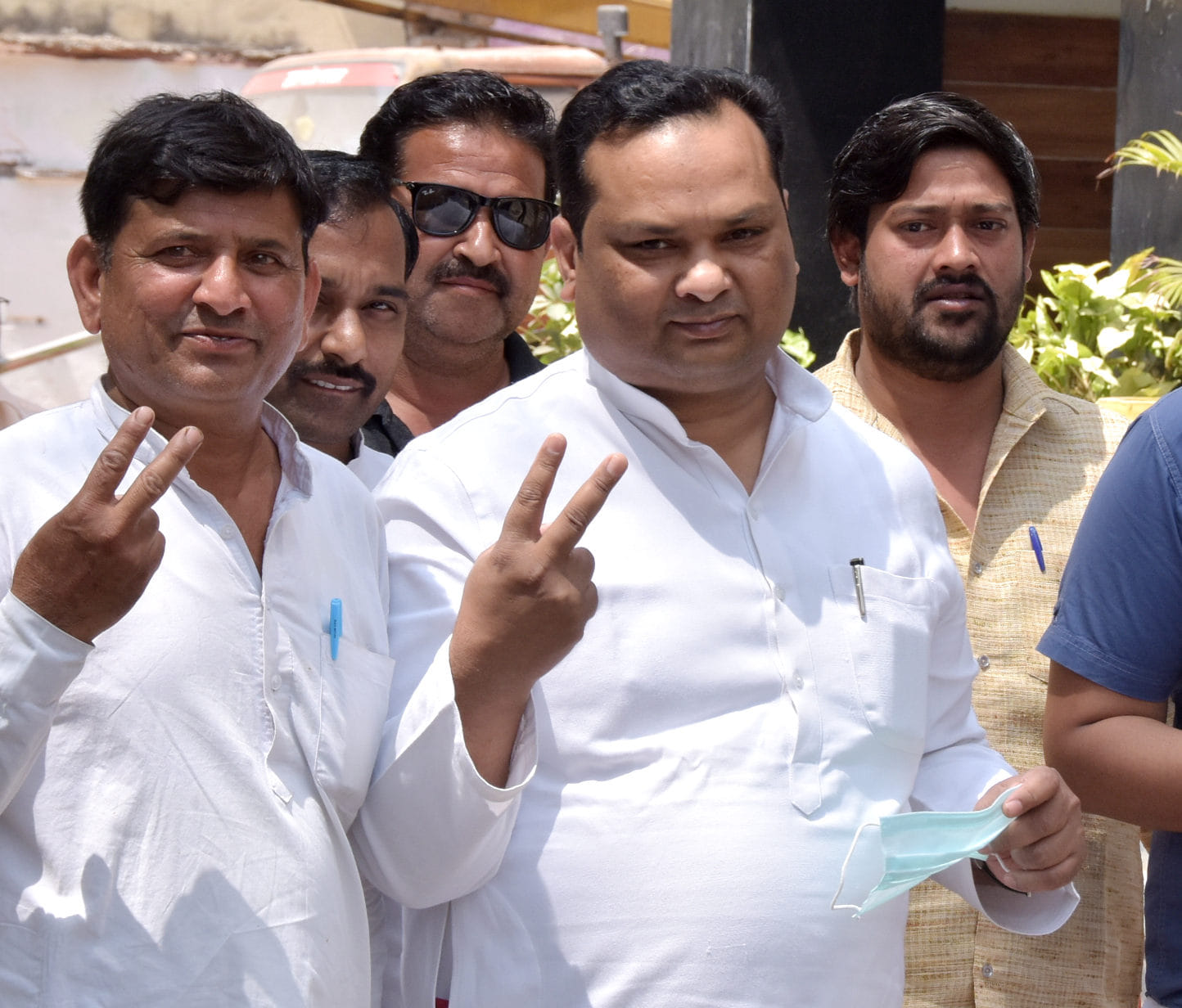नगर निगम में एमएलसी के चुनाव में वोट डालने पहुंचे सहारनपुर देहात विधायक आशु मलिक