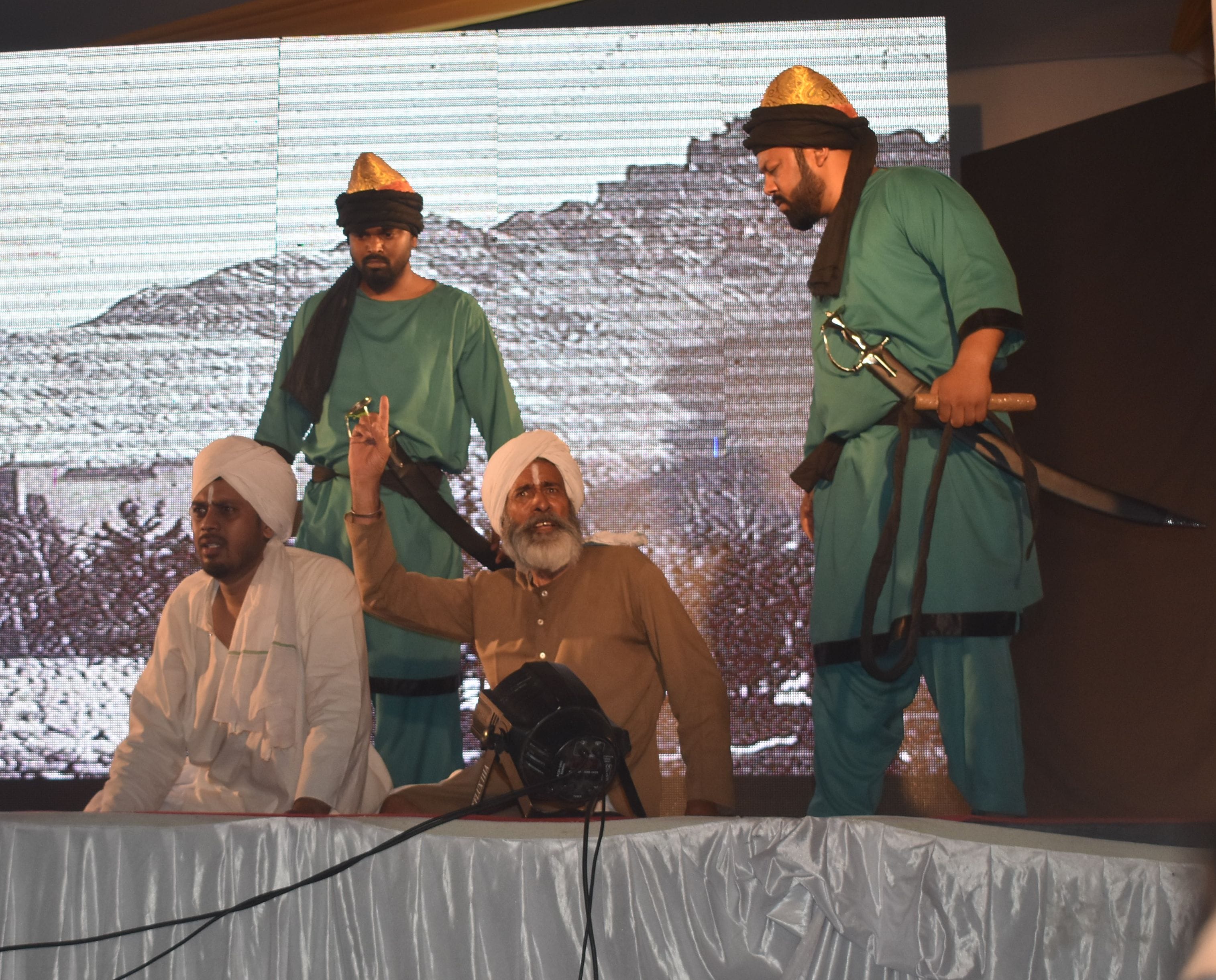 पानीपत। पानीपत के शिवाजी स्टडियम में आयोजित हिंद दी चादर लाइड एंड साउंड शो के दौरान नाटक प्रस्तु? पानीपत। पानीपत के शिवाजी स्टडियम में आयोजित हिंद दी चादर लाइड एंड साउंड शो के दौरान नाटक प्रस्तु?
