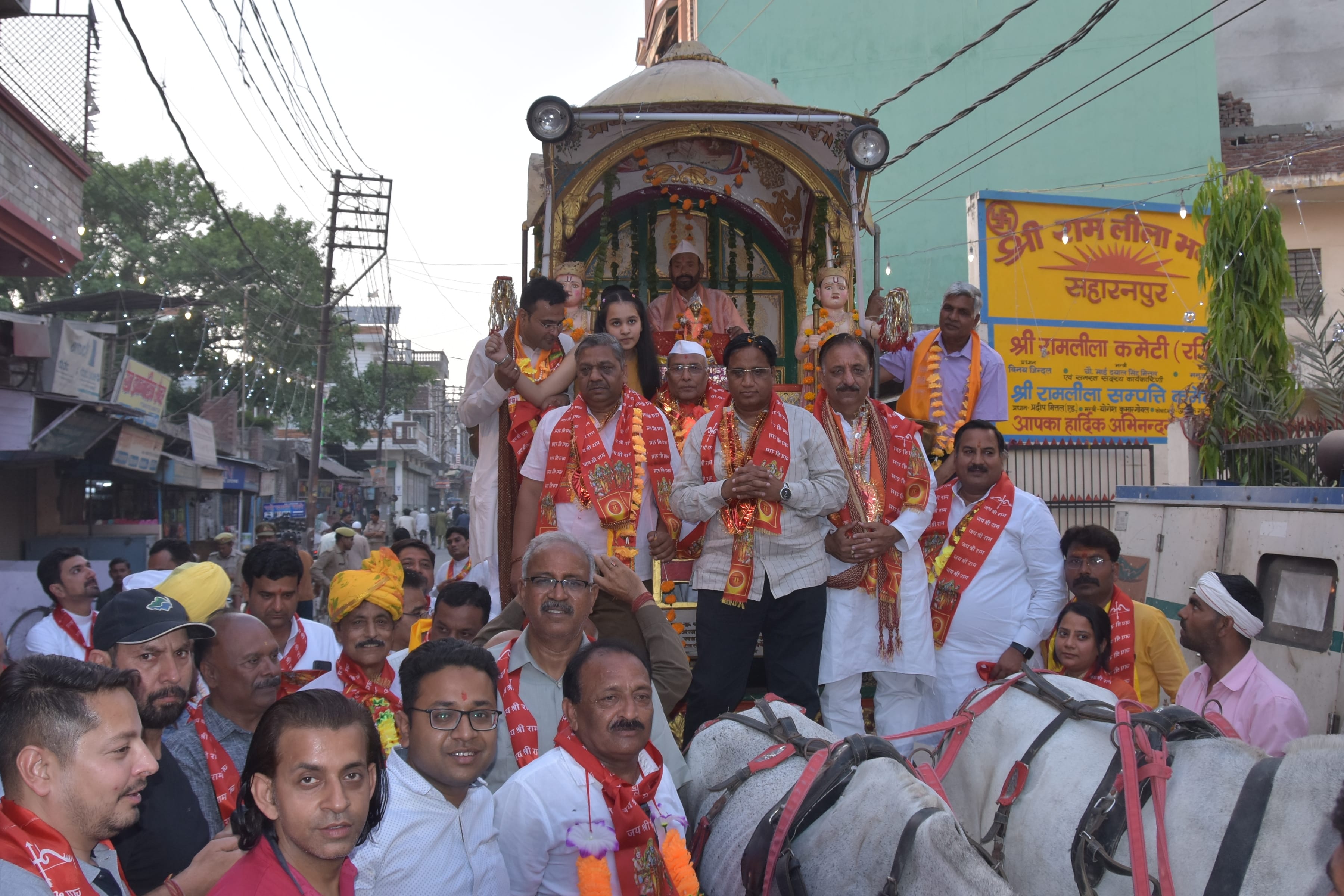 राम नवमी पर रामलीला भवन से निकली शोभा यात्रा में प्राचीन रथ पर सवार रामजी व अतिथि मेयर नगर विधायक ? राम नवमी पर रामलीला भवन से निकली शोभा यात्रा में प्राचीन रथ पर सवार रामजी व अतिथि मेयर नगर विधायक ?