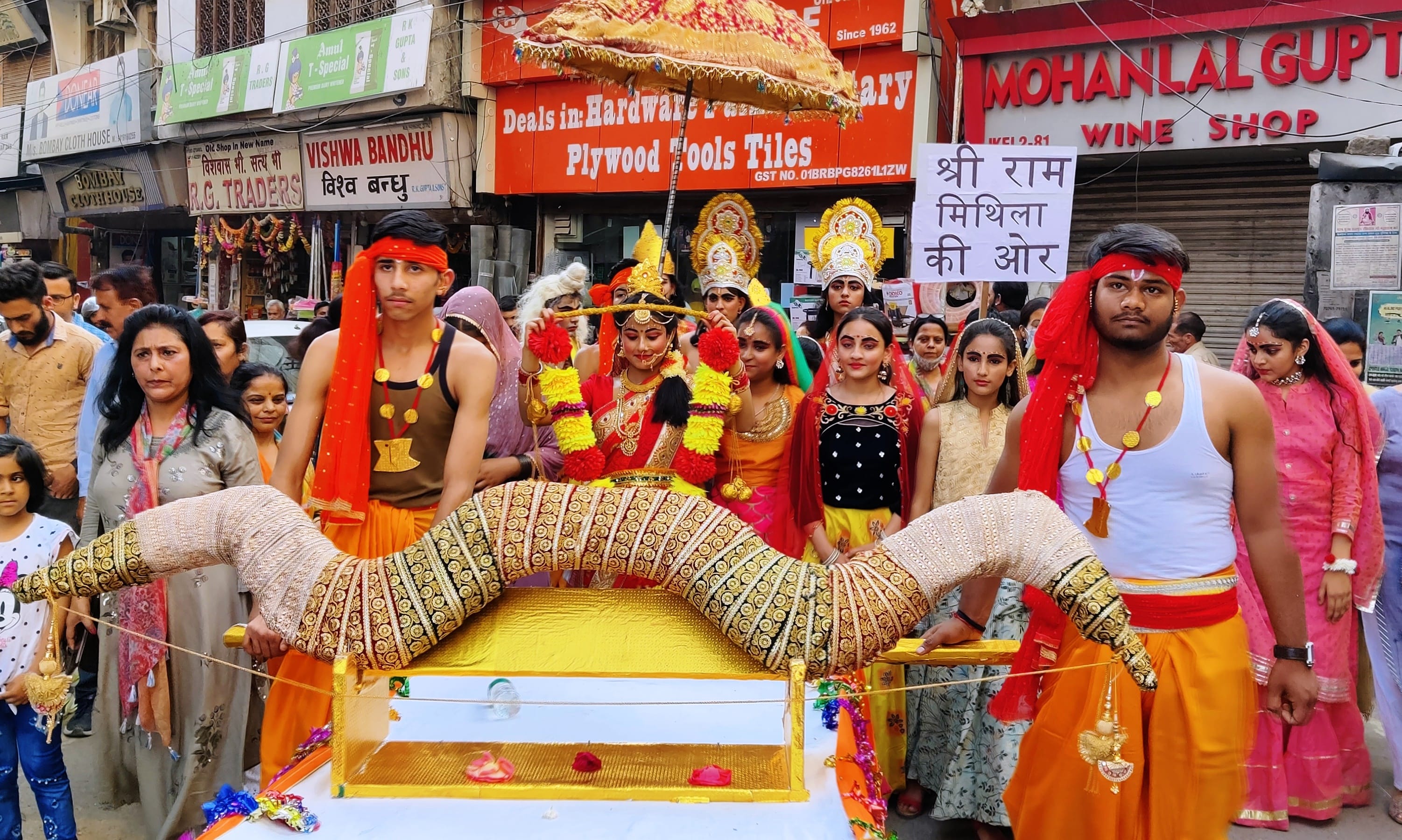 उधमपुर: सनातन धर्म सभा की ओर से रामनवमी के उपलक्ष पर निकाली गई शोभायात्रा. उधमपुर: सनातन धर्म सभा की ओर से रामनवमी के उपलक्ष पर निकाली गई शोभायात्रा.