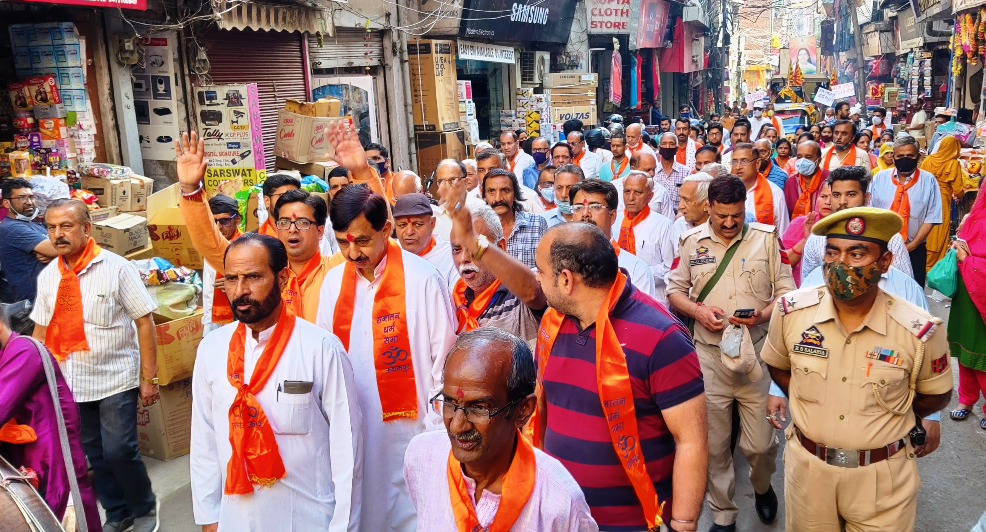 उधमपुर: सनातन धर्म सभा की ओर से रामनवमी के उपलक्ष पर निकाली गई शोभायात्रा. उधमपुर: सनातन धर्म सभा की ओर से रामनवमी के उपलक्ष पर निकाली गई शोभायात्रा.