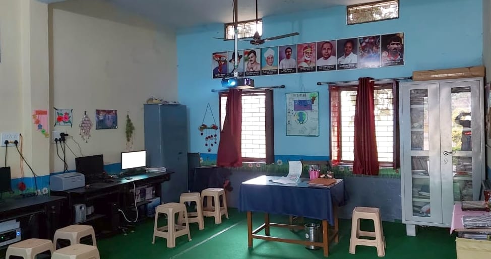 बिजनौर के उच्च प्राथमिक विद्यालय सैदपुरी महीचंद्र कम्पयूटर कक्ष। बिजनौर के उच्च प्राथमिक विद्यालय सैदपुरी महीचंद्र कम्पयूटर कक्ष।