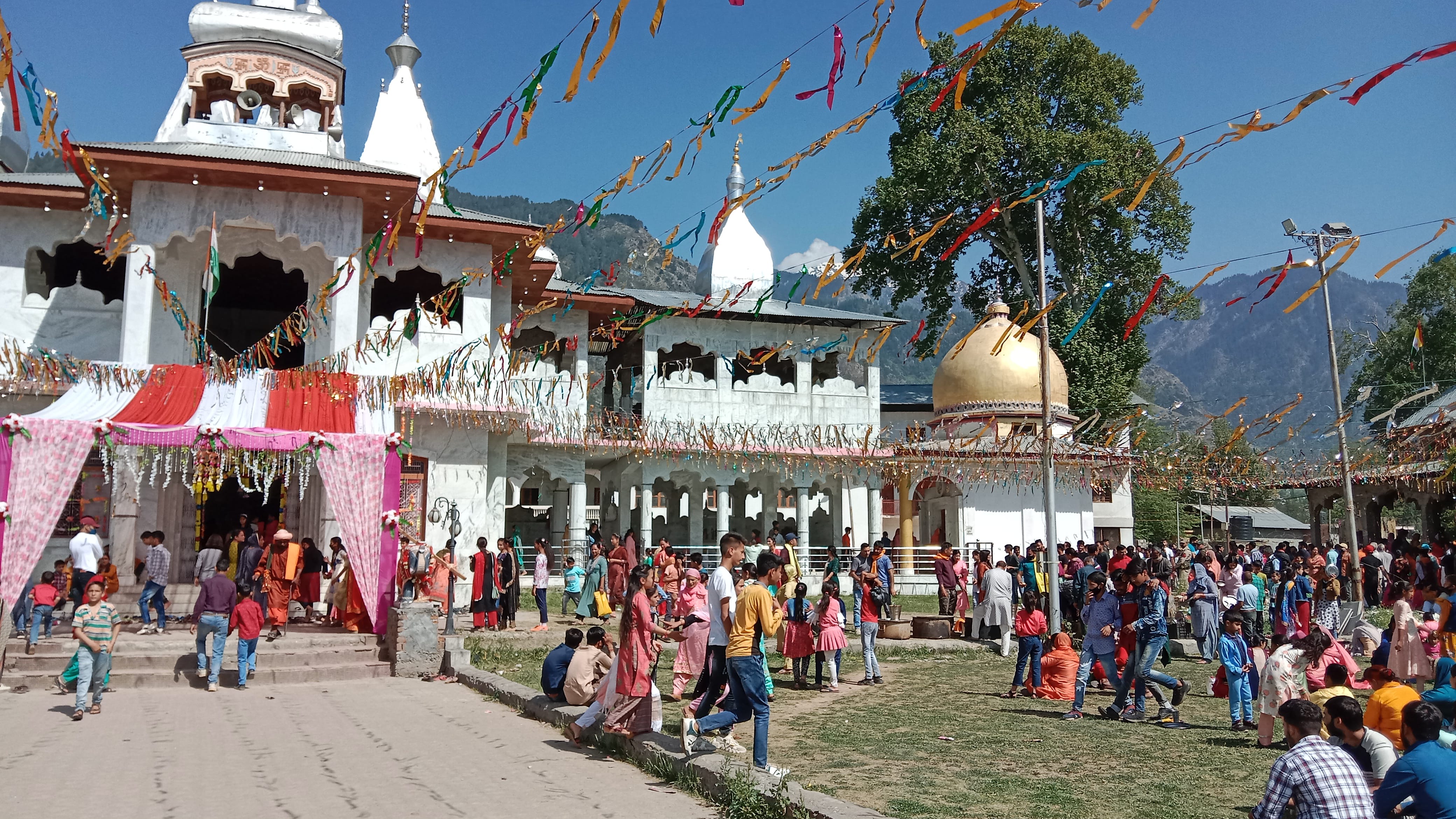 फोटो....किश्तवाड़ में रामनवमी पर शोभा यात्रा निकाली गई। फोटो....किश्तवाड़ में रामनवमी पर शोभा यात्रा निकाली गई।