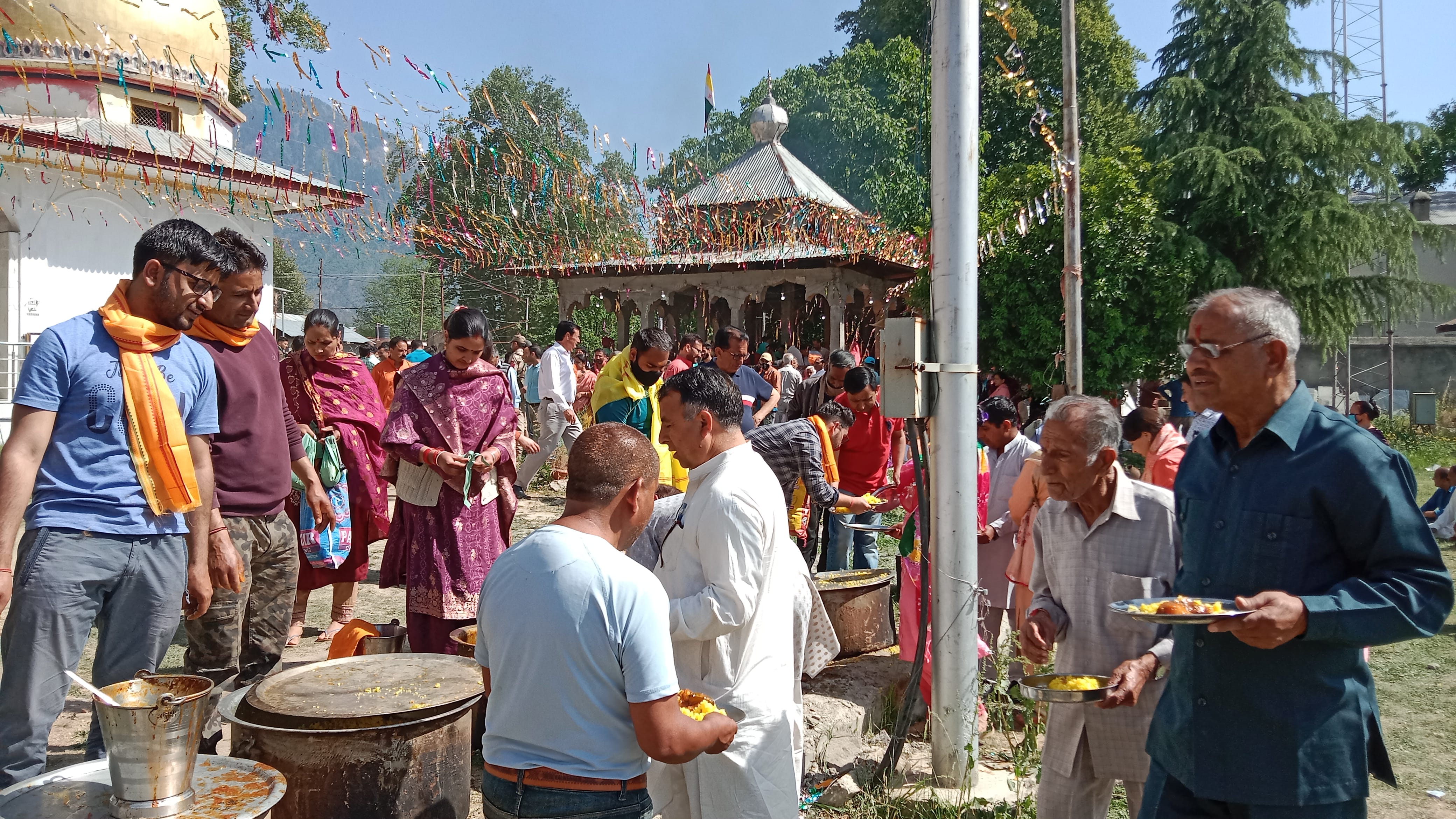 फोटो....किश्तवाड़ में रामनवमी पर शोभा यात्रा निकाली गई। फोटो....किश्तवाड़ में रामनवमी पर शोभा यात्रा निकाली गई।