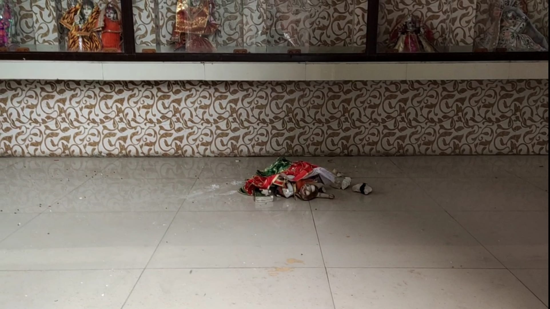 मुजफ्फरनगर : तितावी के शेरा वाली मां के मंदिर में खंडित मूर्ति।
