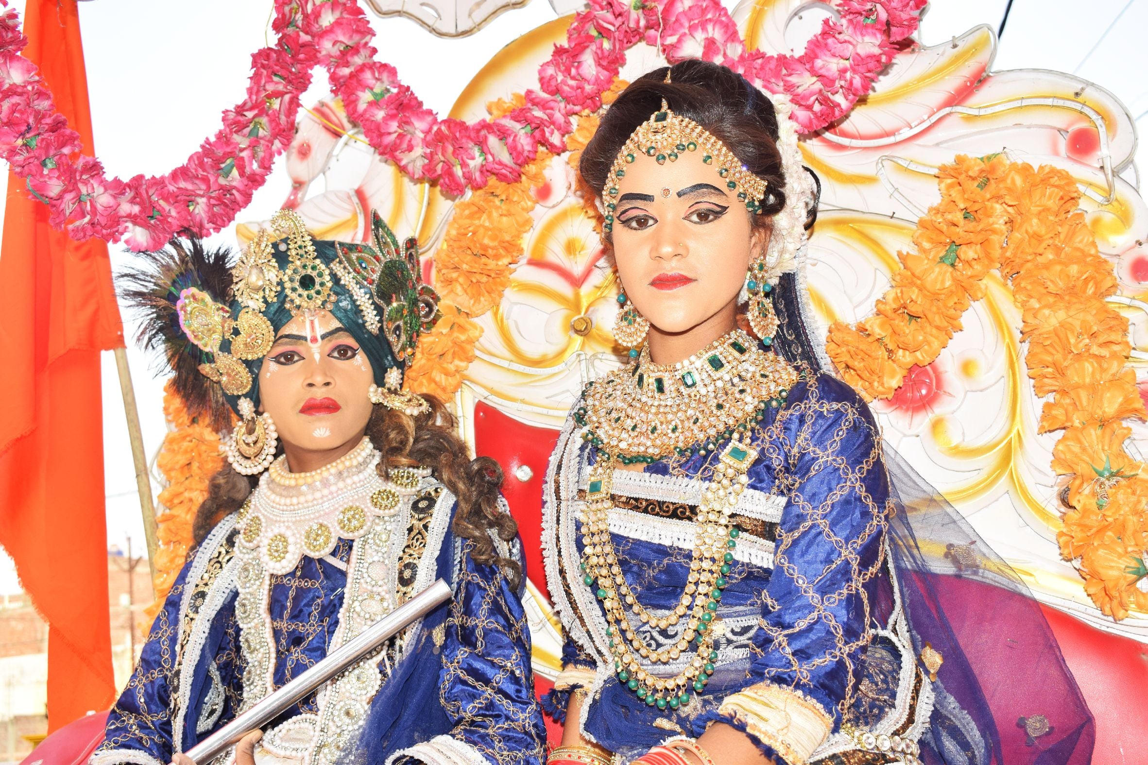 शाहजहांपुर में श्रीराम नवमी पर निकाली गई शोभा यात्रा में श्रीराधा कृष्ण के स्वरुप की झांकी । संव? शाहजहांपुर में श्रीराम नवमी पर निकाली गई शोभा यात्रा में श्रीराधा कृष्ण के स्वरुप की झांकी । संव?