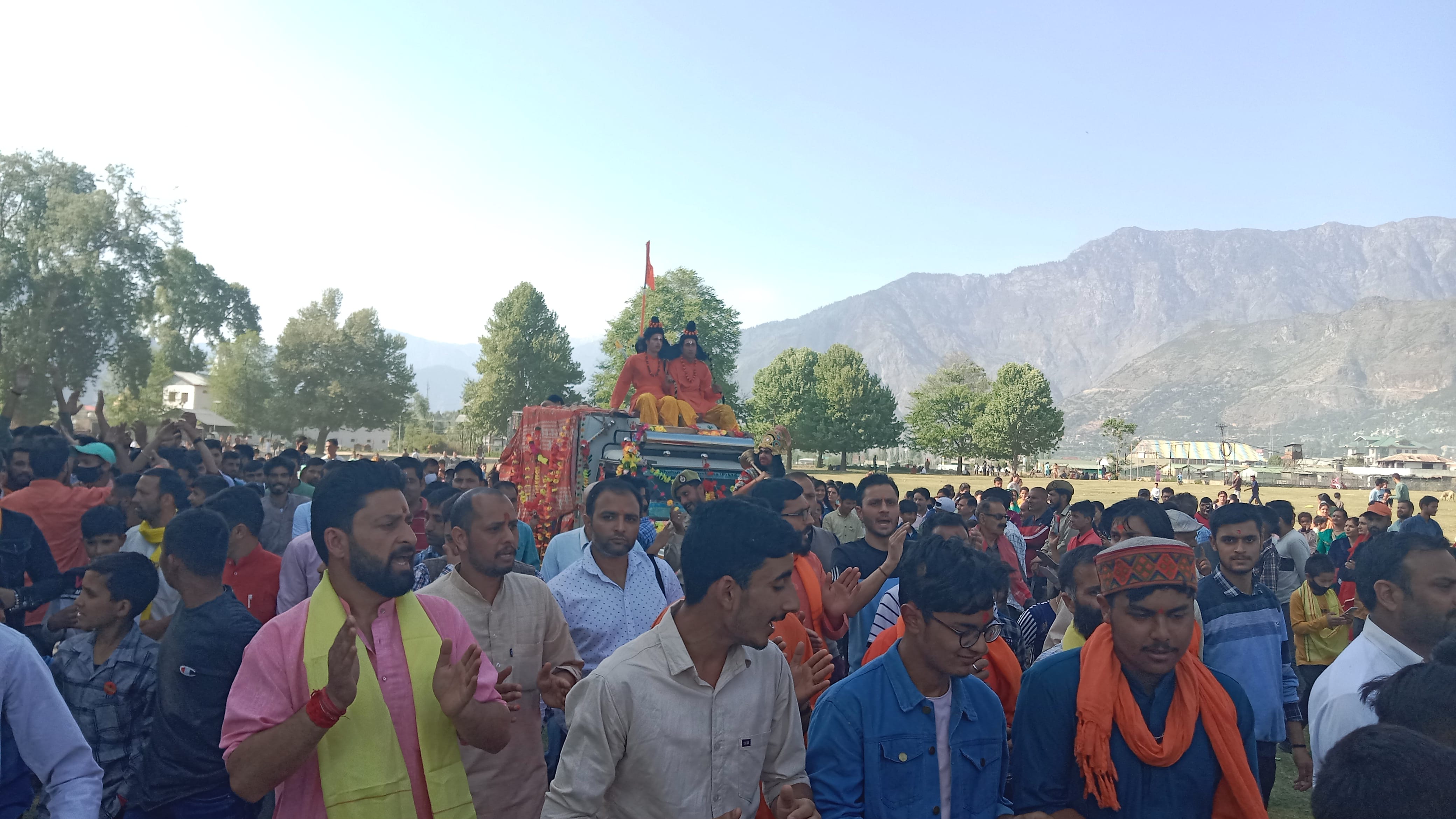 ोटो....किश्तवाड़ में रामनवमी पर शोभा यात्रा निकाली गई। ोटो....किश्तवाड़ में रामनवमी पर शोभा यात्रा निकाली गई।