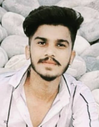 दिवेश का फाईल फोटो।