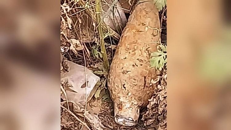 Tarn Taran: Mortar bomb found during excavation on the highway near India-Pakistan border, police pressed it into the pit

 TOU