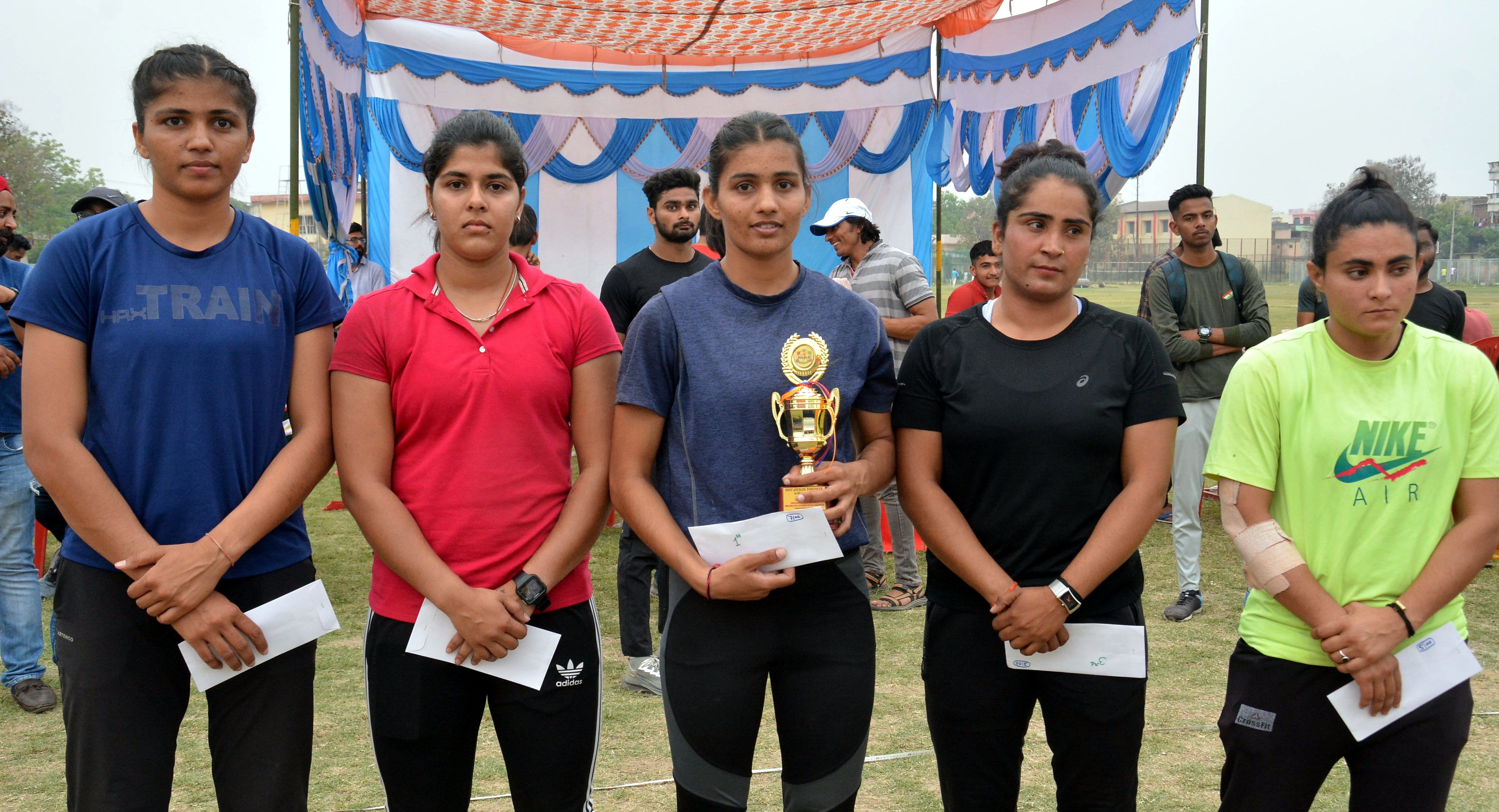 मुजफ्फरनगर : स्पोर्ट्स स्टेडियम में सम्मानित ज्वेलिन थ्रो प्रतियोगिता के विजेता खिलाडी। मुजफ्फरनगर : स्पोर्ट्स स्टेडियम में सम्मानित ज्वेलिन थ्रो प्रतियोगिता के विजेता खिलाडी।