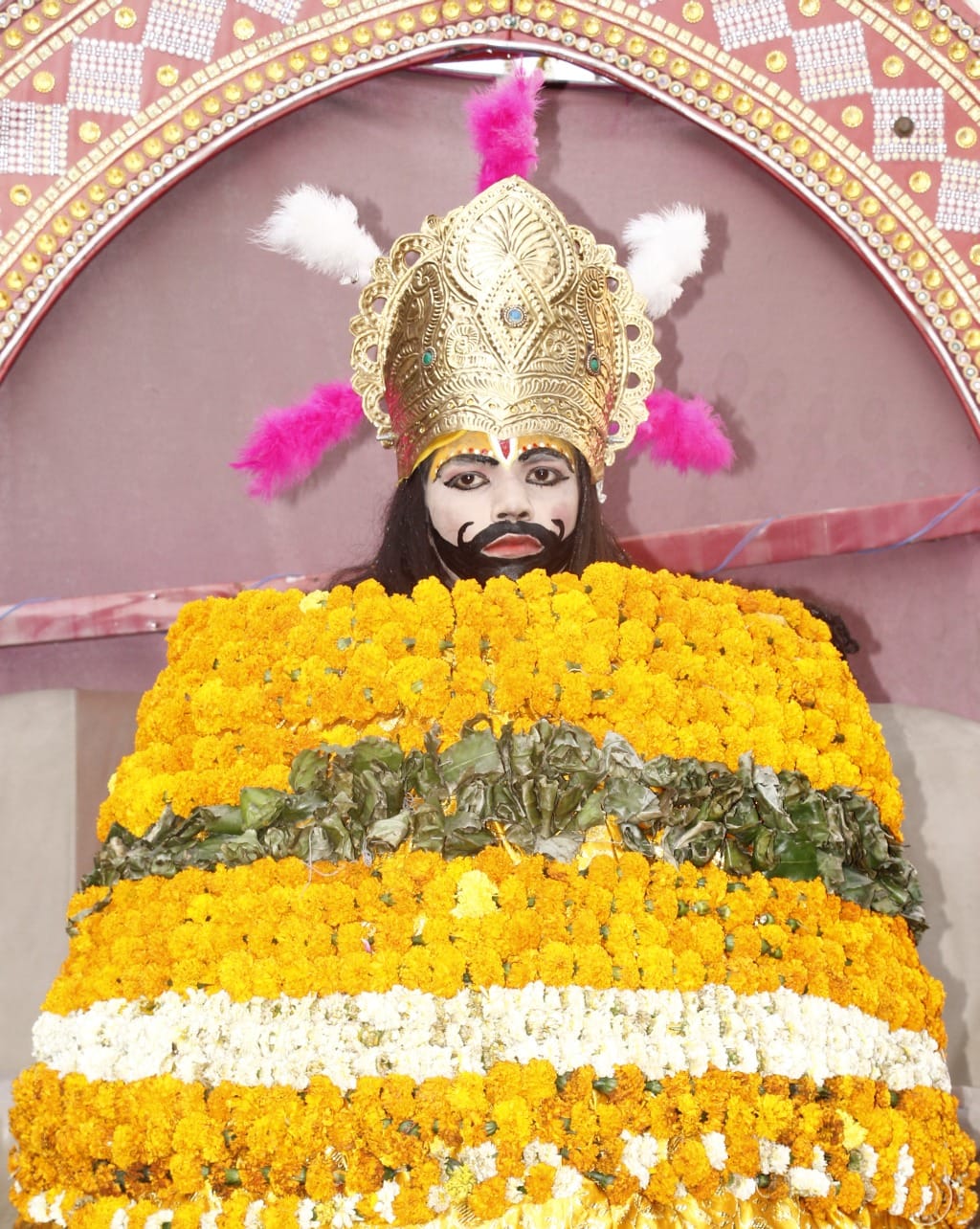 शोभा यात्रा में शामिल झांकी। संवाद