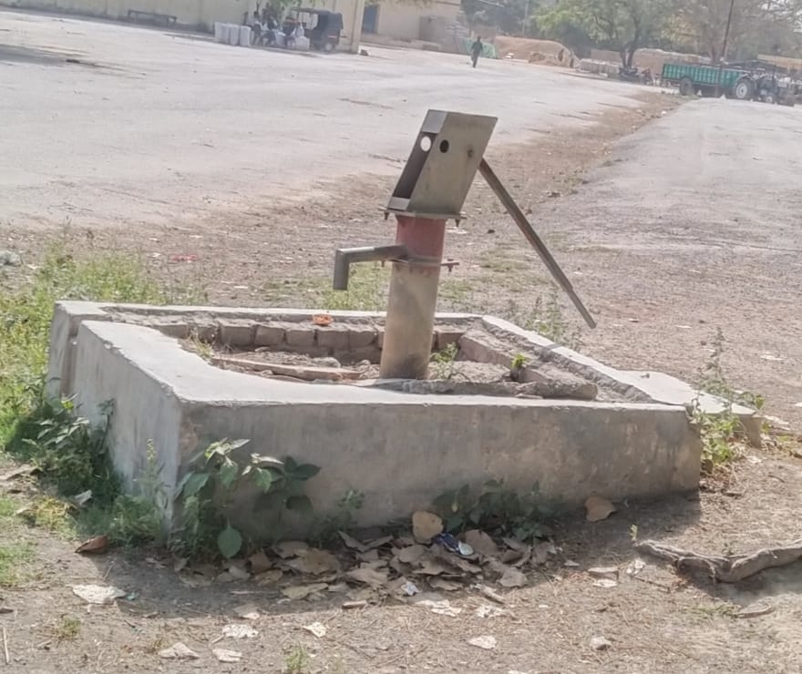 ंडी परिसर में खराब पड़ा इंडिया माकाज् नल ंडी परिसर में खराब पड़ा इंडिया माकाज् नल