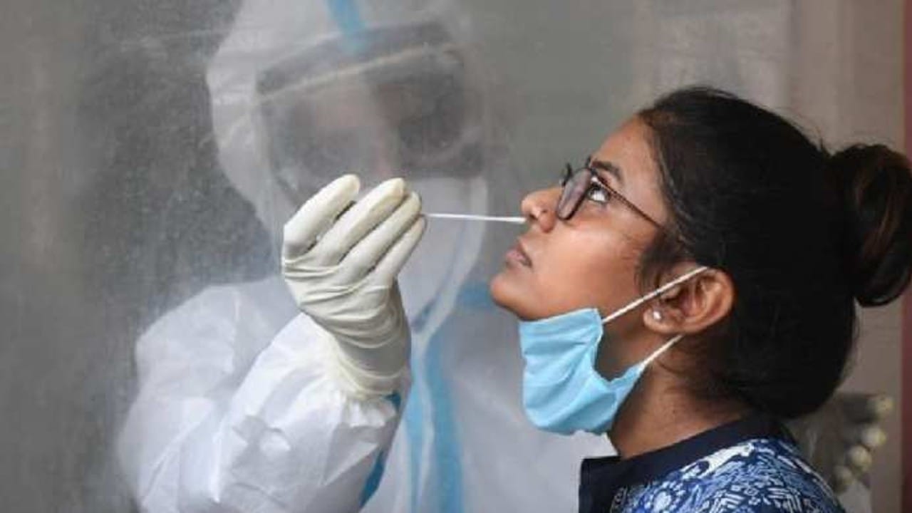कोरोना के मामले फिर बढ़ने लगे हैं।