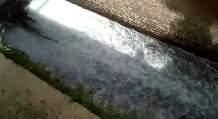 खनौरी हेड से छोड़ा गया पानी। संवाद खनौरी हेड से छोड़ा गया पानी। संवाद
