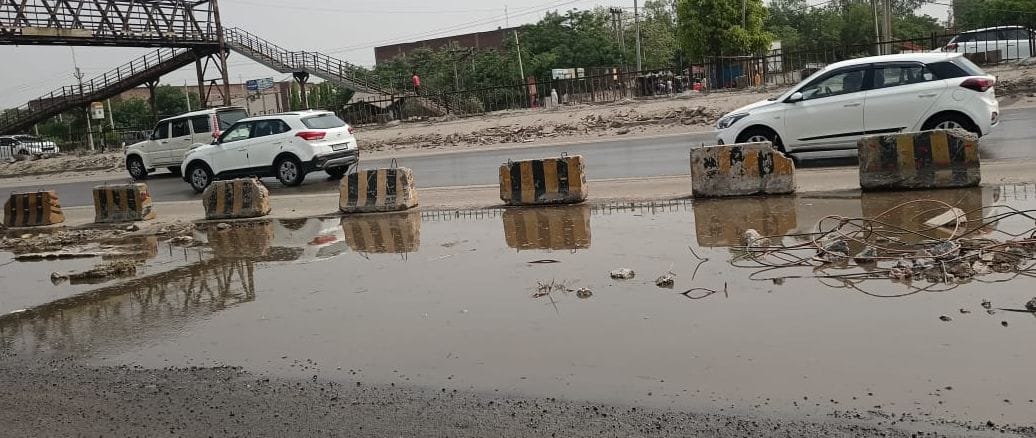 पानीपत। गांव नांगलखेड़ी के पास नेशनल हाईवे-44 पर भरा हुआ पानी। पानीपत। गांव नांगलखेड़ी के पास नेशनल हाईवे-44 पर भरा हुआ पानी।