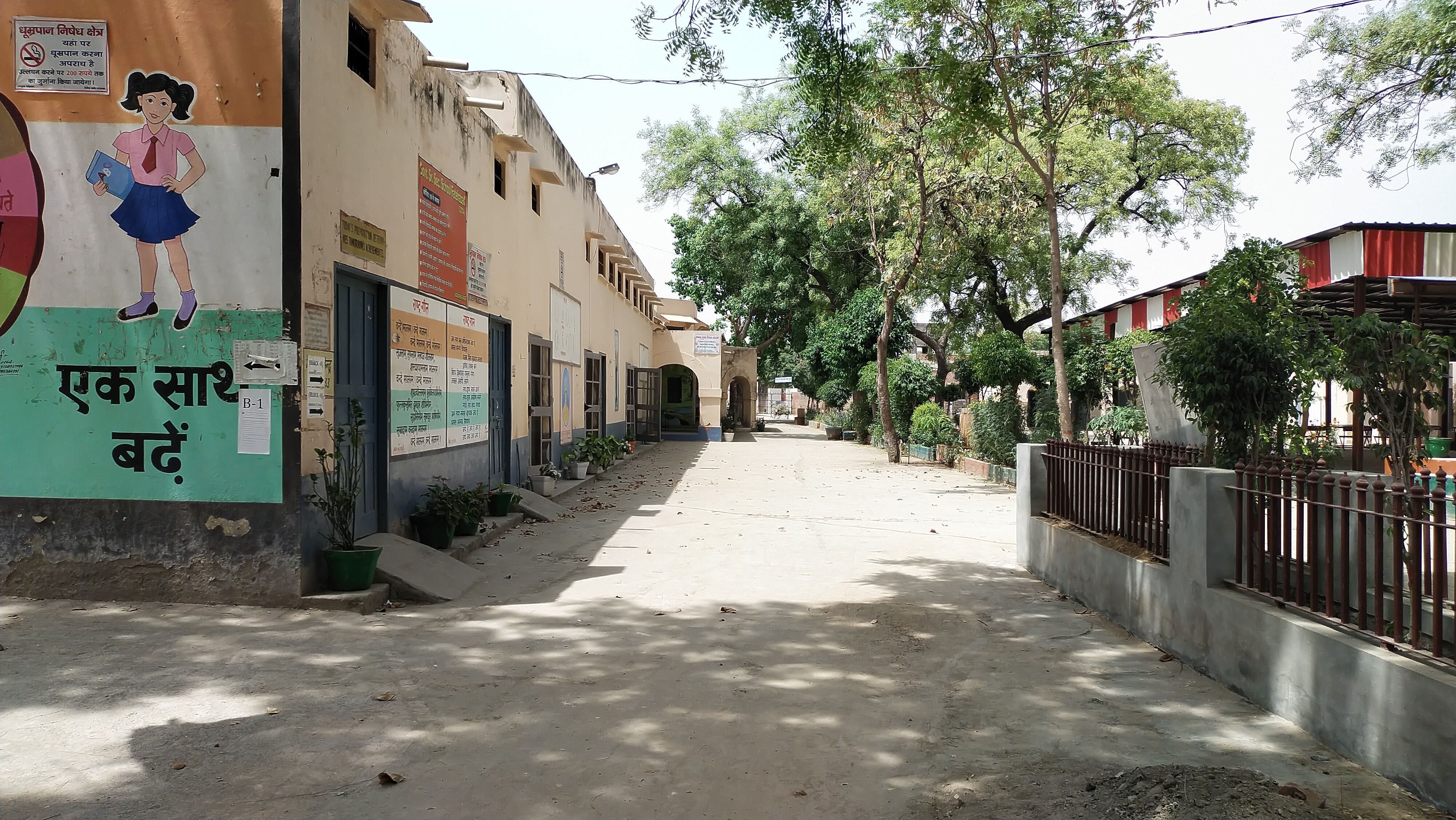 फतेहाबाद का राजकीय स्कूल जहां बाहर नहीं लगे अग्निशमन यंत्र। फतेहाबाद का राजकीय स्कूल जहां बाहर नहीं लगे अग्निशमन यंत्र।