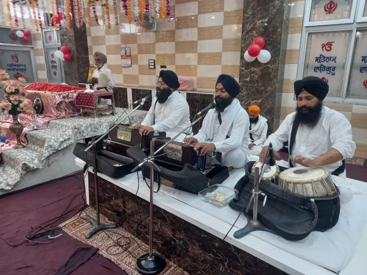सरसावा में बैसाखी पर्व पर गुरुद्वारा साहिब में आयोजित कीर्तन दरबार