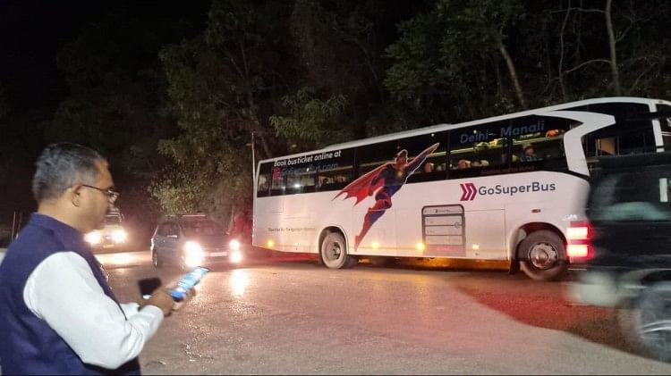 Le ministre des Transports a imposé un blocus, contesté plus de 30 véhicules, bus également confisqué