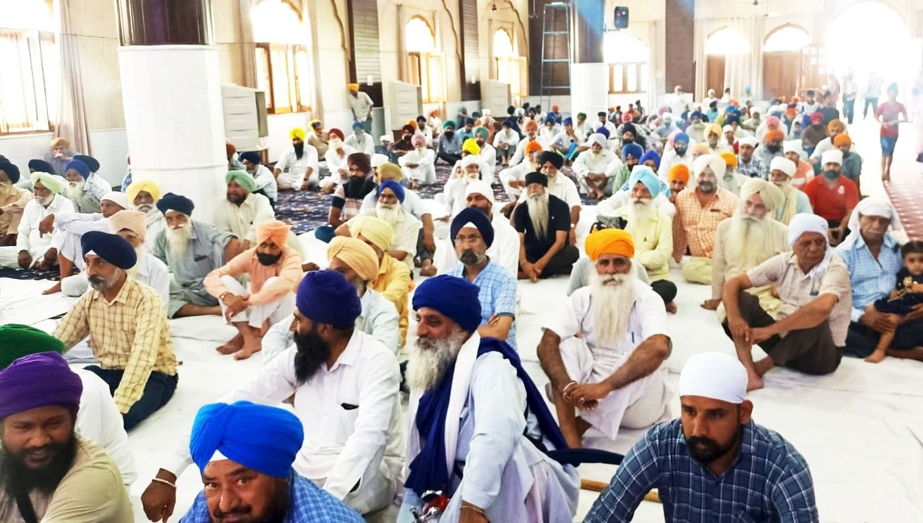 बाजपुर गुरुद्वारा साहिब में समागम में मौजूद संगत। संवाद बाजपुर गुरुद्वारा साहिब में समागम में मौजूद संगत। संवाद