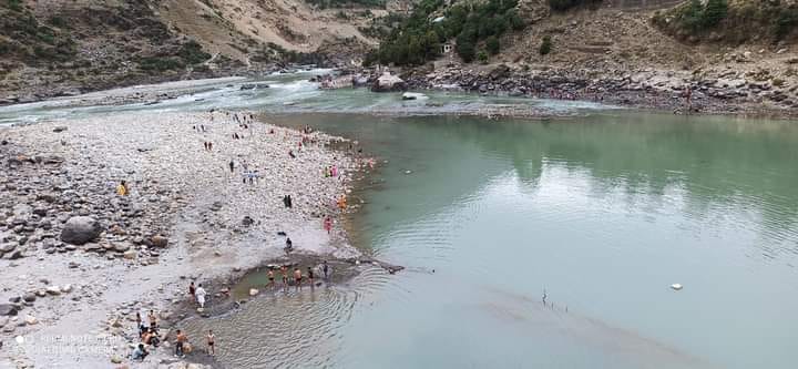 फोटो...जिले में बेसाखी पर्व पर भंडारकूट में नदीं के संगम पर पवित्र स्नान किया। दंगल का आयोजन भी हुआ