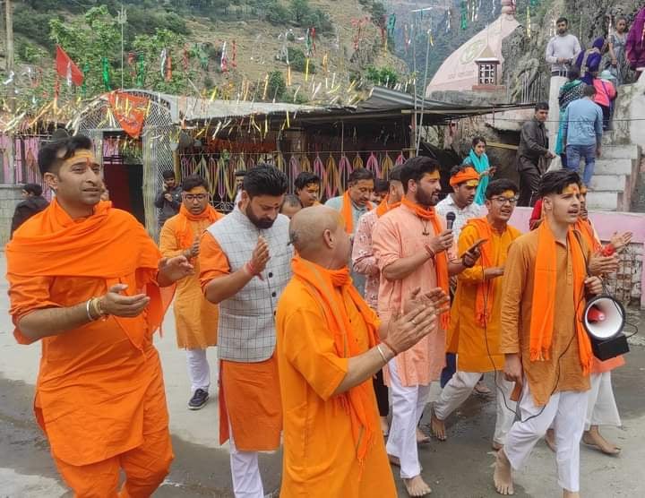 फोटो...जिले में बेसाखी पर्व पर भंडारकूट में नदीं के संगम पर पवित्र स्नान किया। दंगल का आयोजन भी हुआ