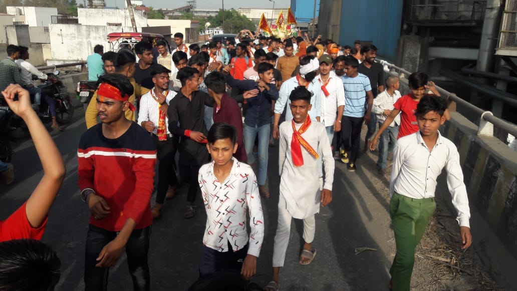 खतौली में बालाजी जयंती में उमड़ी श्रद्धालुओं की भीड़। खतौली में बालाजी जयंती में उमड़ी श्रद्धालुओं की भीड़।