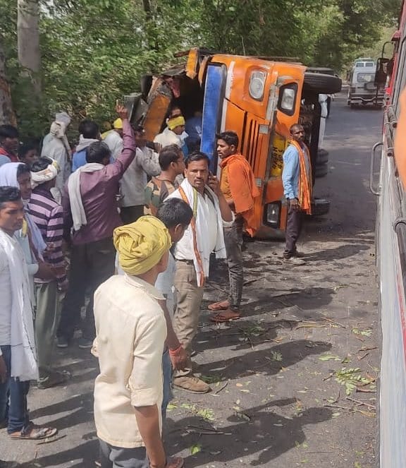 म्योरपुर थाना क्षेत्र के मुर्धवा-बीजपुर मार्ग पर बभनडीहा गांव के समीप सड़क हादसा के दौरान लगी भी?
