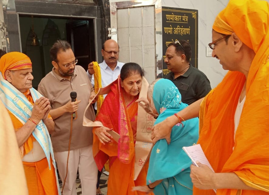 नजीबाबाद में महावीर जयंती पालकी यात्रा शुभारंभ पर उपस्थित अतिथि। नजीबाबाद में महावीर जयंती पालकी यात्रा शुभारंभ पर उपस्थित अतिथि।