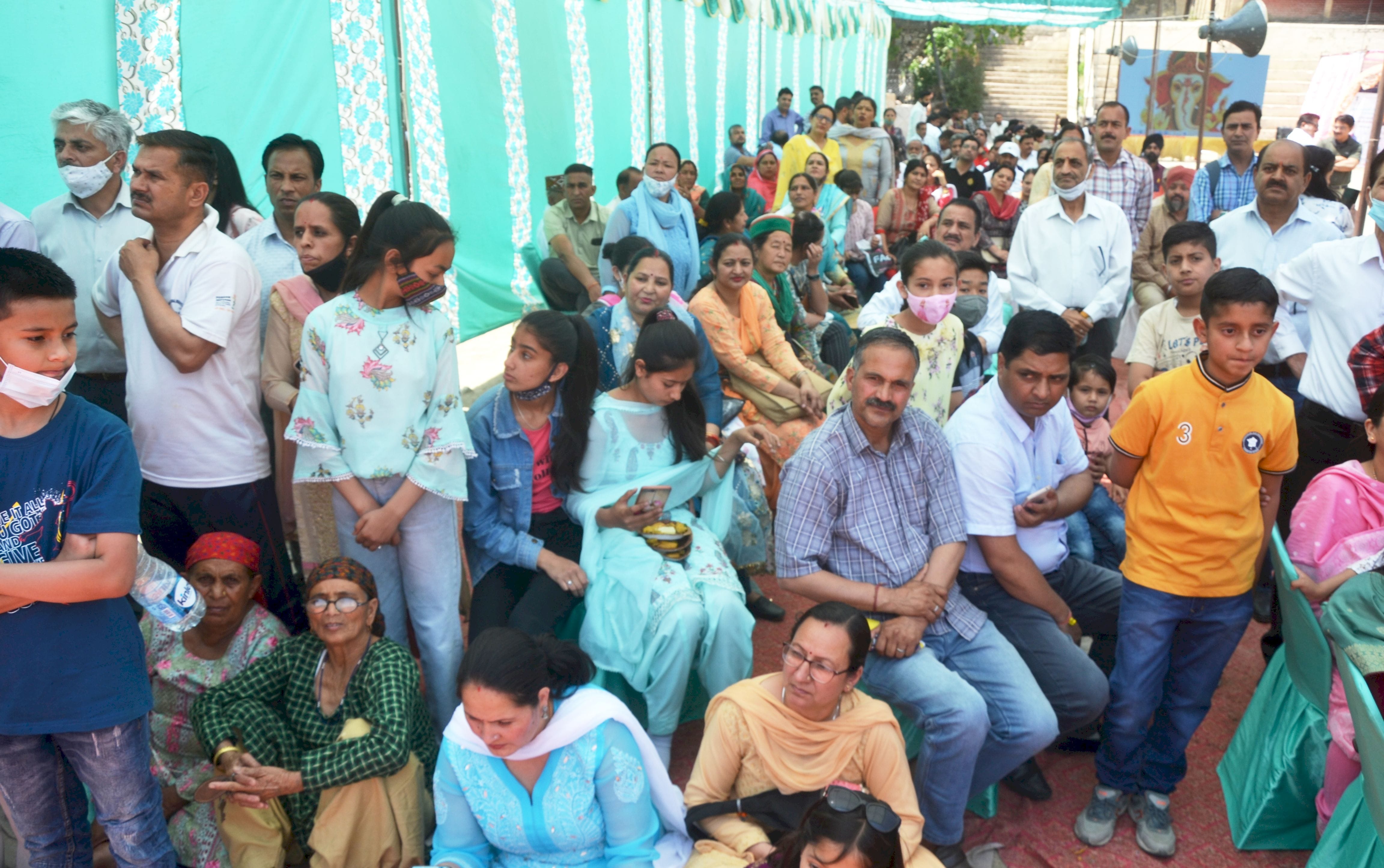 सोलन में हिमाचल दिवस पर कार्यक्रम में मौजूद लोग। संवाद सोलन में हिमाचल दिवस पर कार्यक्रम में मौजूद लोग। संवाद