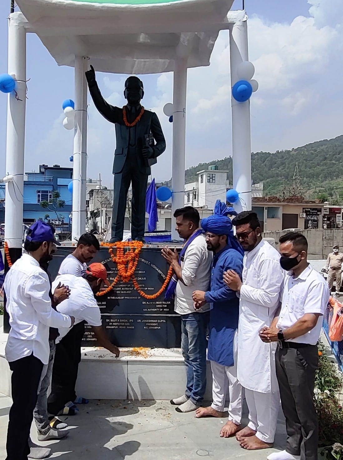 उधमपुर: डॉक्टर बी आर अंबेडकर की जयंती के उपलक्ष पर बाइक रैली निकालते हुए तथा अंबेडकर चौक में श्रद? उधमपुर: डॉक्टर बी आर अंबेडकर की जयंती के उपलक्ष पर बाइक रैली निकालते हुए तथा अंबेडकर चौक में श्रद?