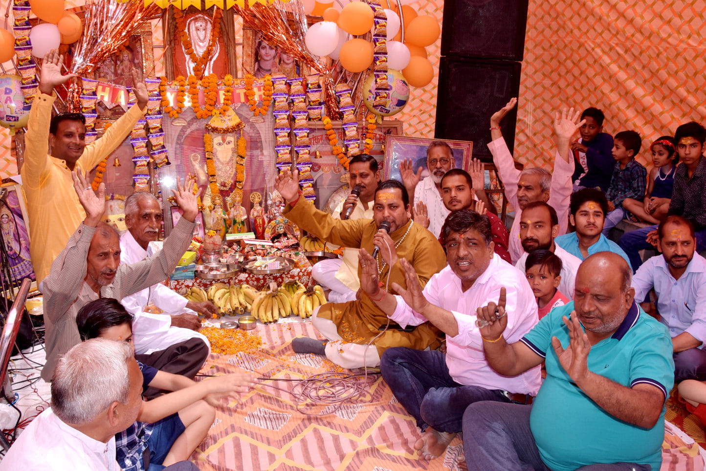 बेहट रोड स्थित शंकर पुरी में हनुमान जयंती पर जयघोष करते श्रद्घालु