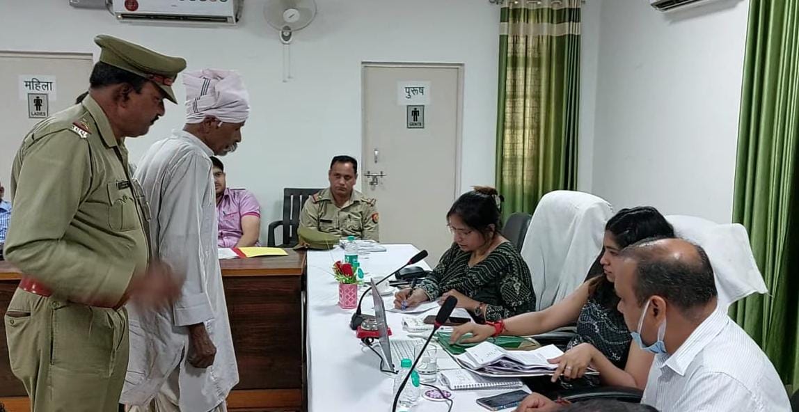 बेहट तहसील में समस्याएं सुनती एडीएम ई अर्चना द्विवेदी बेहट तहसील में समस्याएं सुनती एडीएम ई अर्चना द्विवेदी