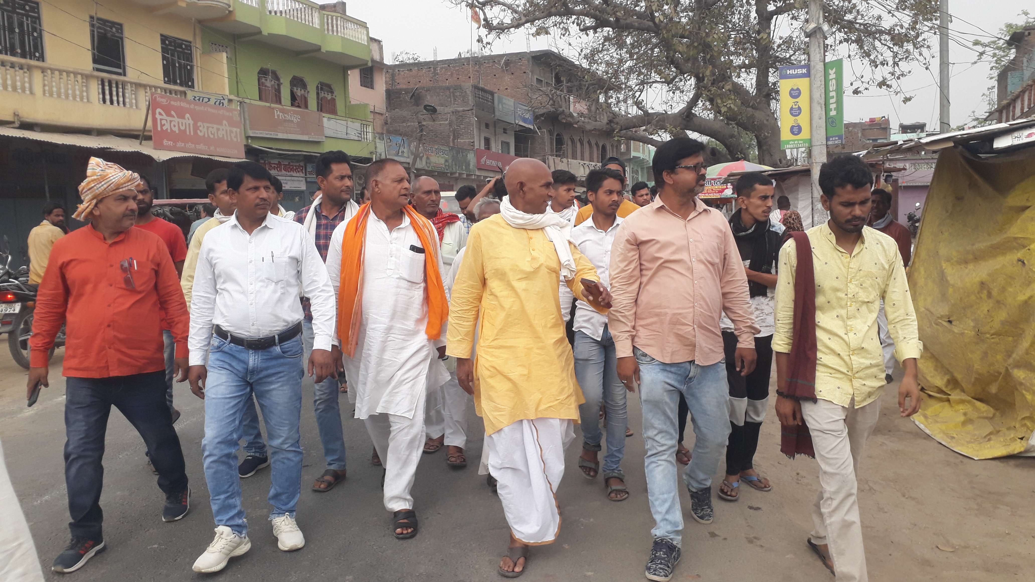 बलिया बंदी के दौरान बैरिया कस्बा में जुलूस निकालकर बंदी के लिए व्यापारियों से समर्थन की अपील करत? बलिया बंदी के दौरान बैरिया कस्बा में जुलूस निकालकर बंदी के लिए व्यापारियों से समर्थन की अपील करत?