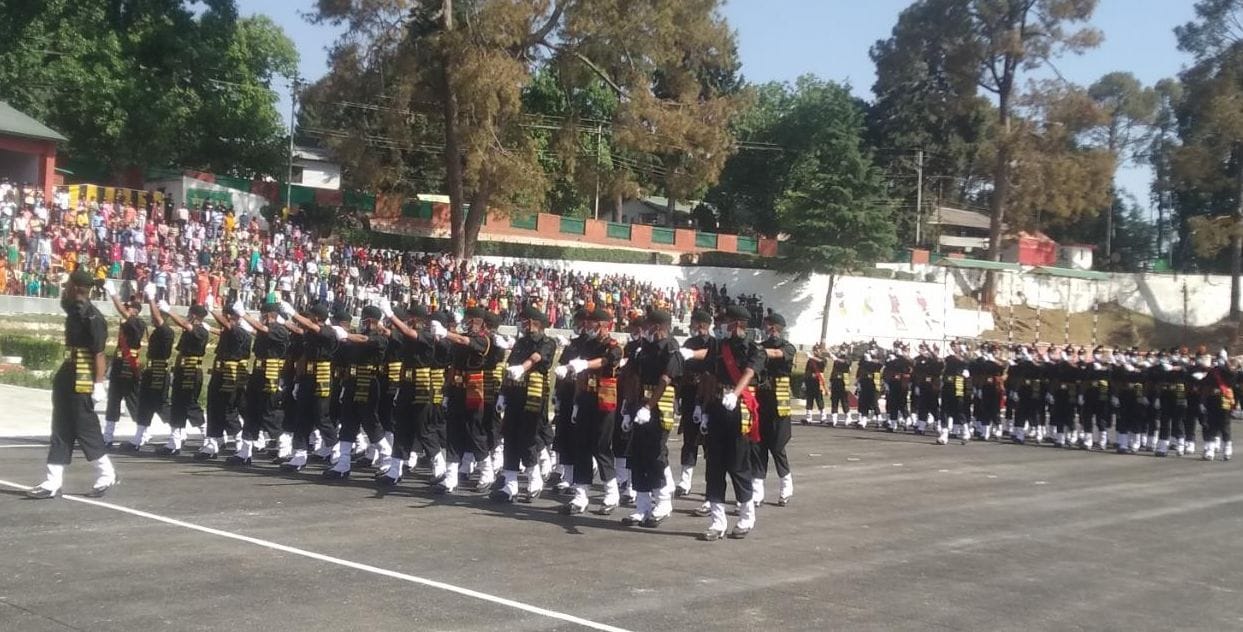 शपथ ग्रहण के दौरान परेड निकालते रिक्रूट। संवाद शपथ ग्रहण के दौरान परेड निकालते रिक्रूट। संवाद